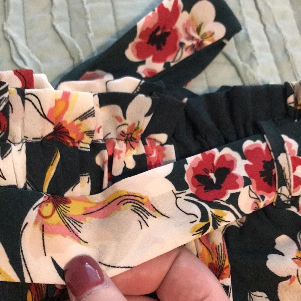 Minit Fashion! Front Tied Fabric Flowy Elastic Floral Shorts NWOT! - Picture 10 of 12